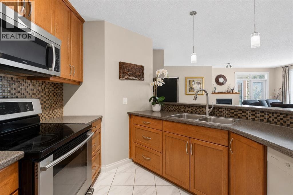 7305, 14 Hemlock Crescent SW photo 10
