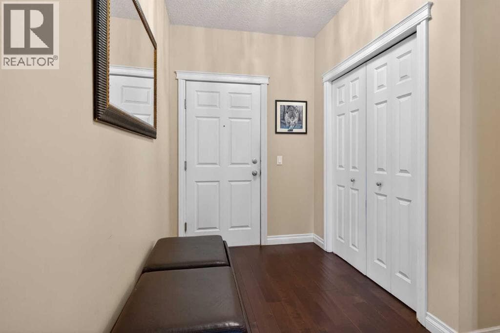 7305, 14 Hemlock Crescent SW photo 3