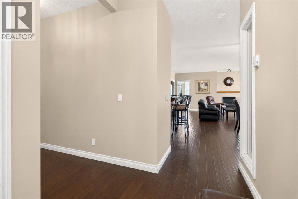 7305, 14 Hemlock Crescent SW photo 5