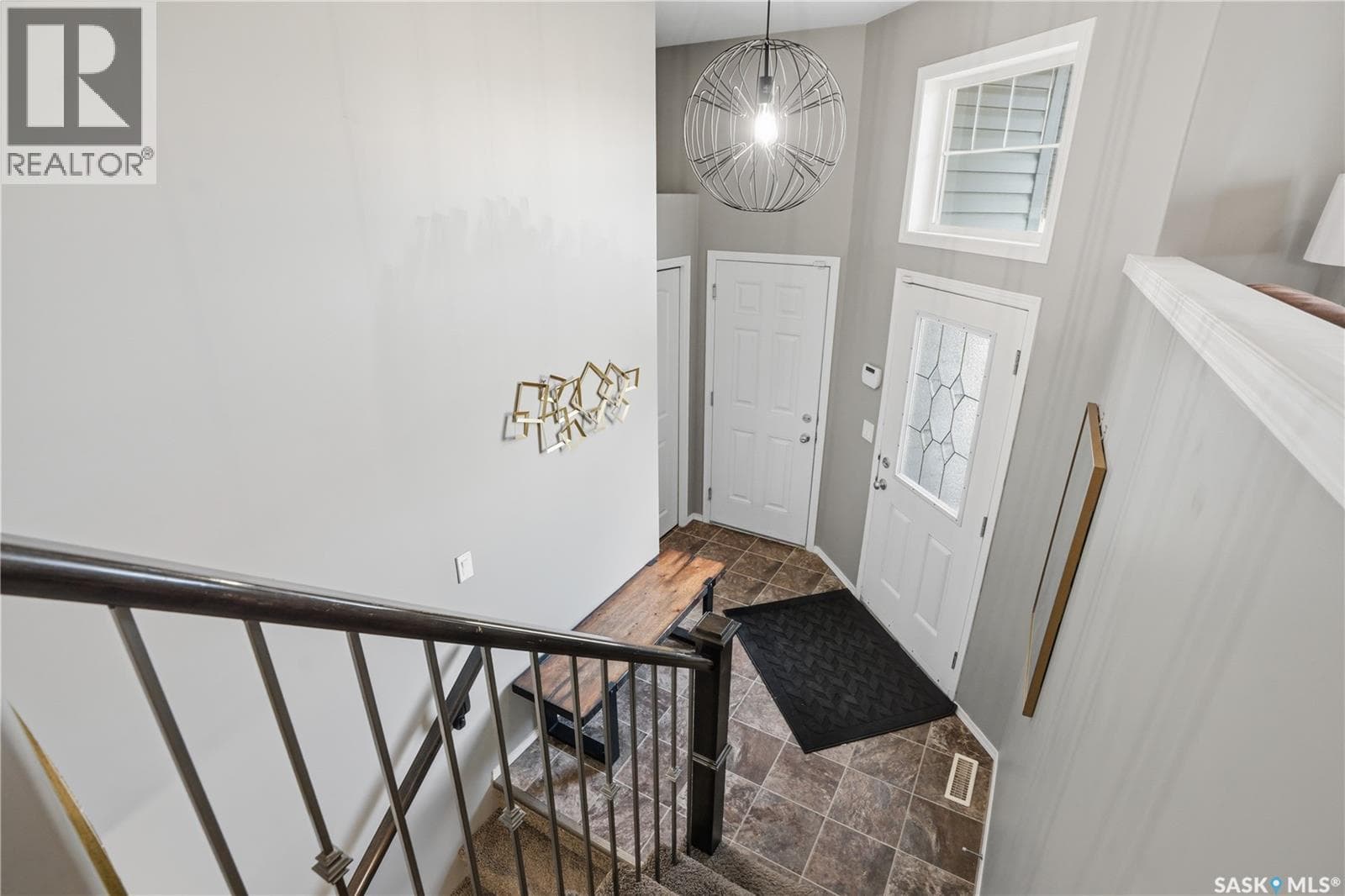 2146 Rosewood DRIVE — photo 3