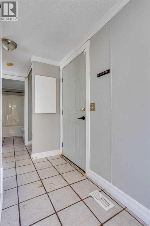 252 Grandview Crescent — photo 3