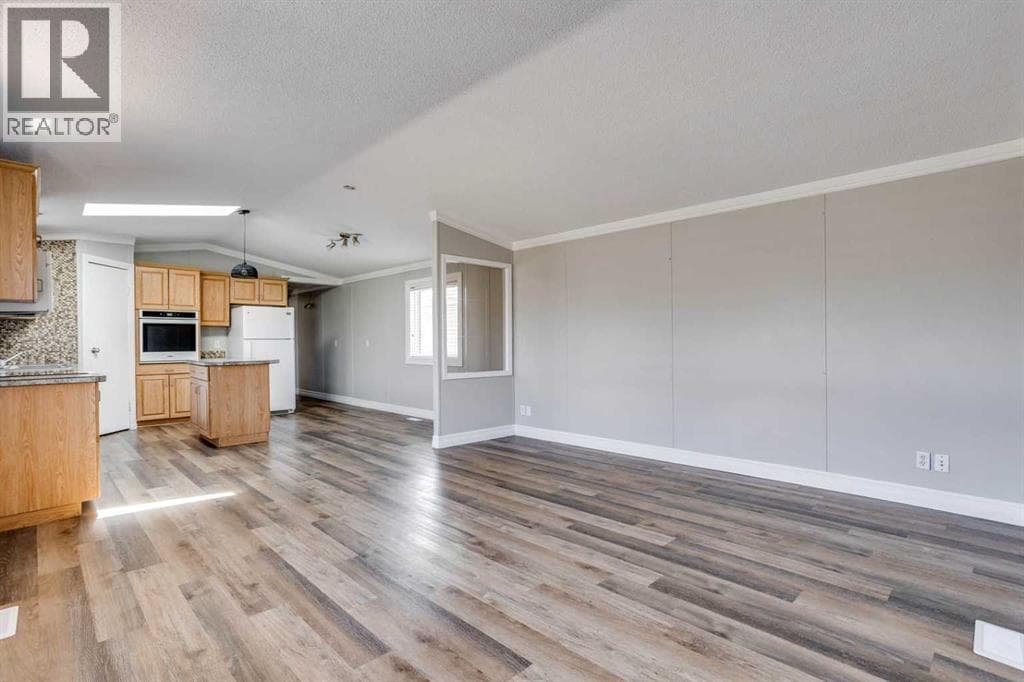 252 Grandview Crescent — photo 4