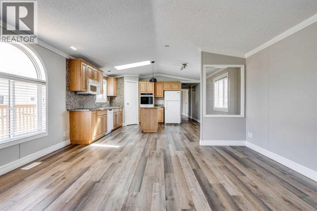 252 Grandview Crescent — photo 5
