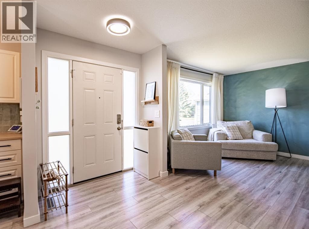 105 Erickson Drive — photo 3