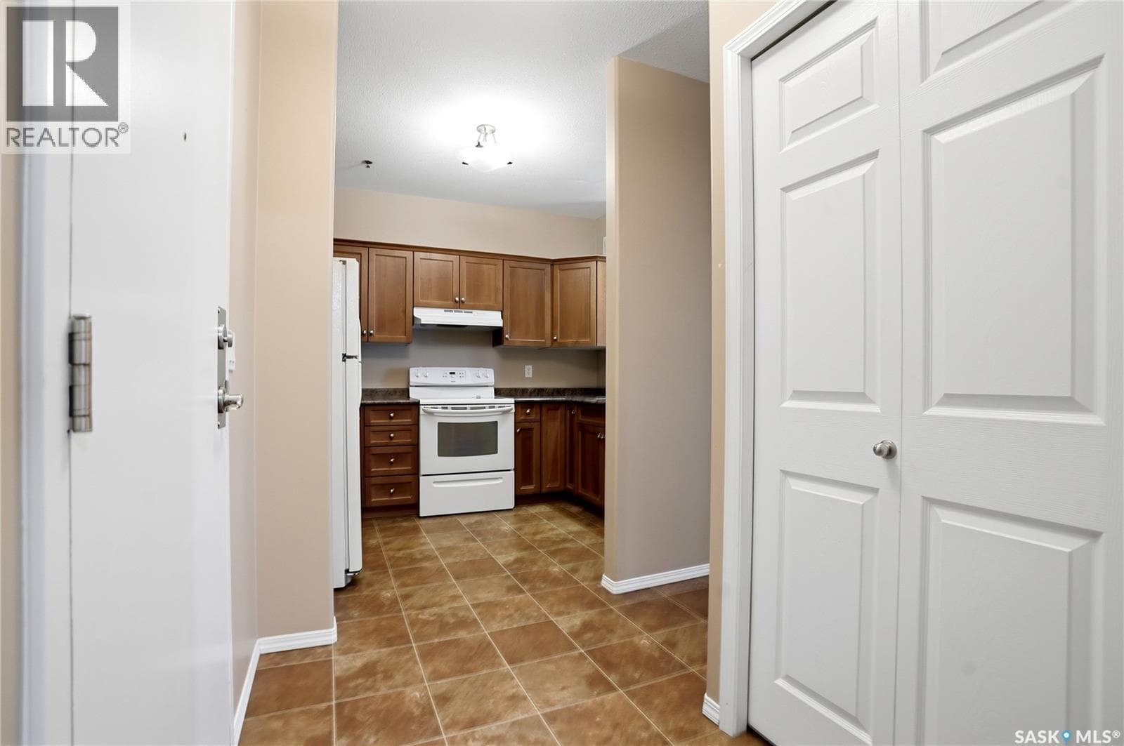 213 928 Heritage VIEW — photo 3