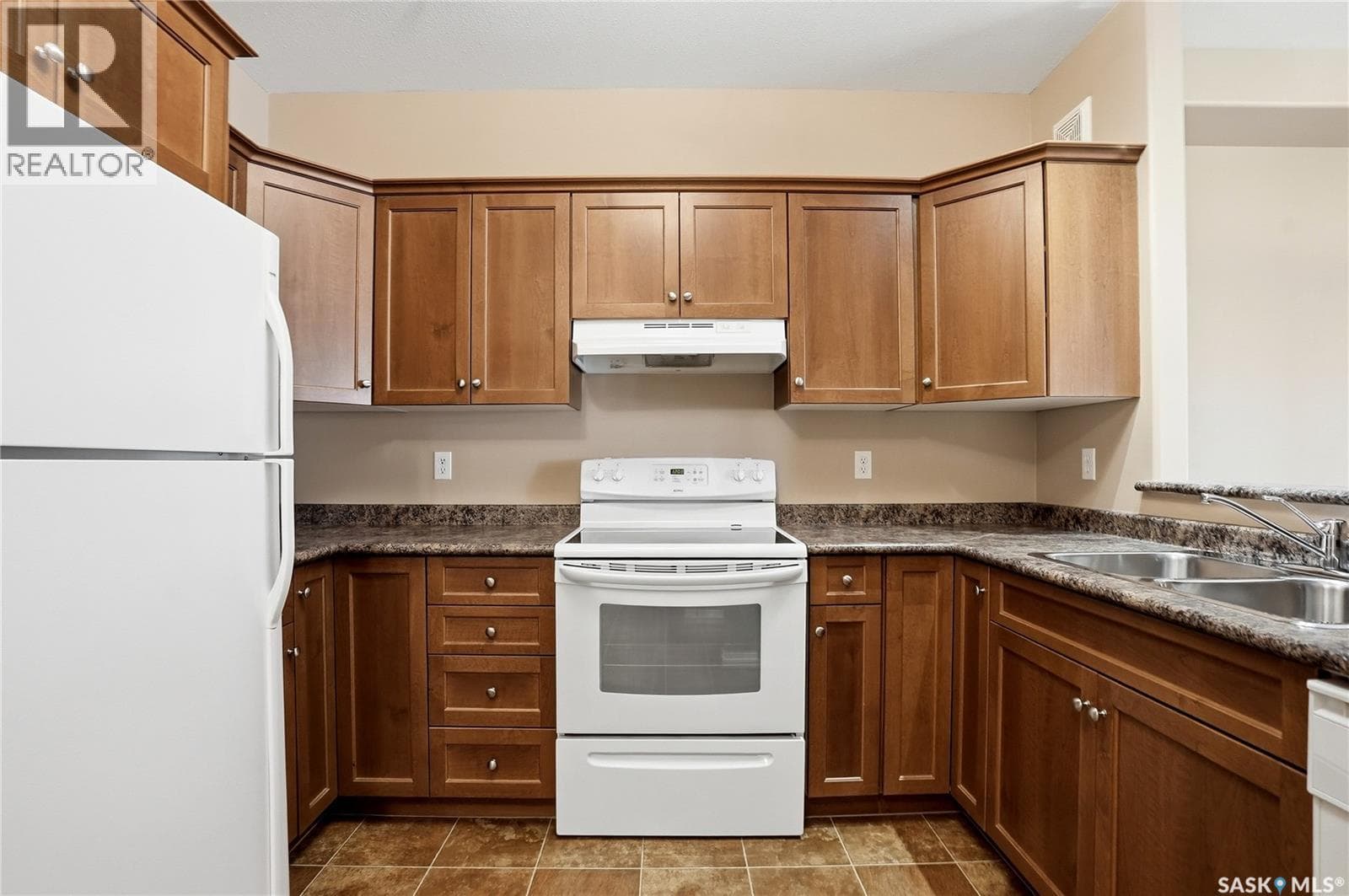 213 928 Heritage VIEW — photo 5