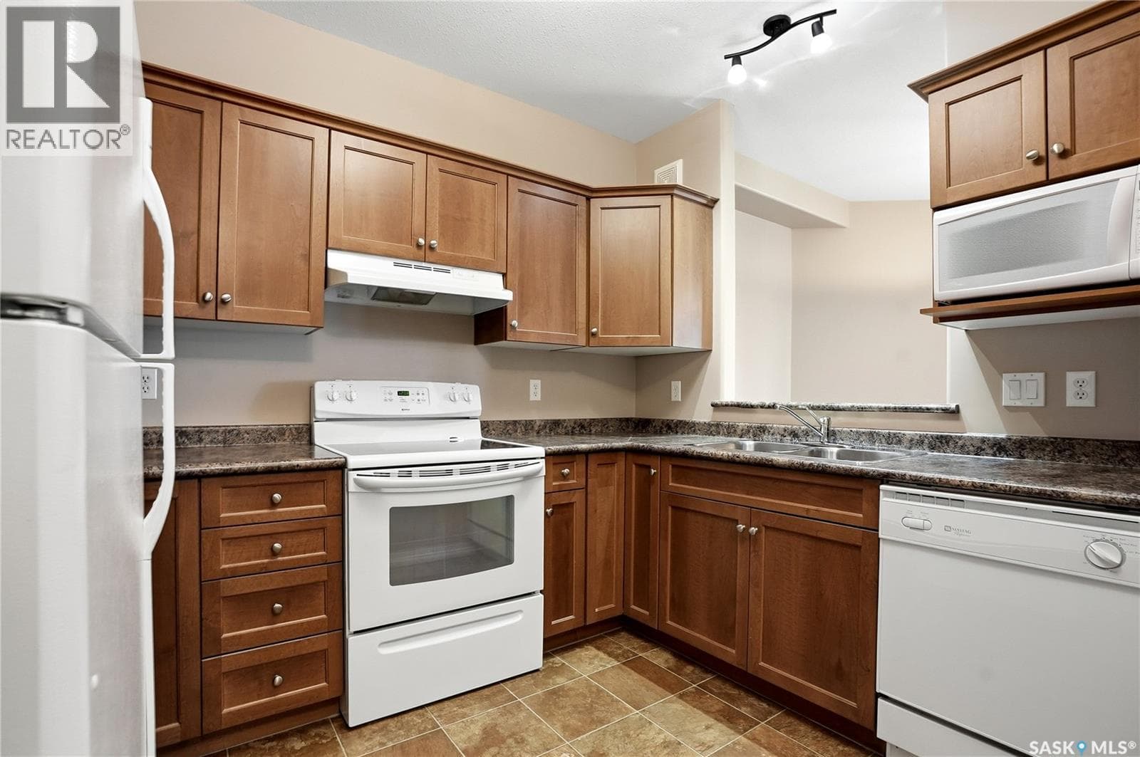 213 928 Heritage VIEW — photo 4