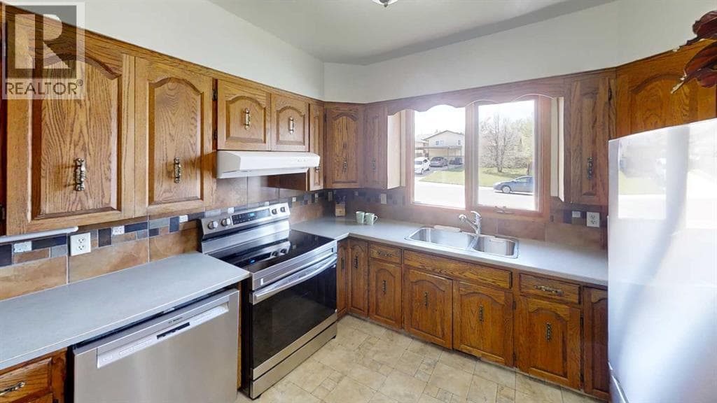 85 Cayuga Crescent W — photo 4
