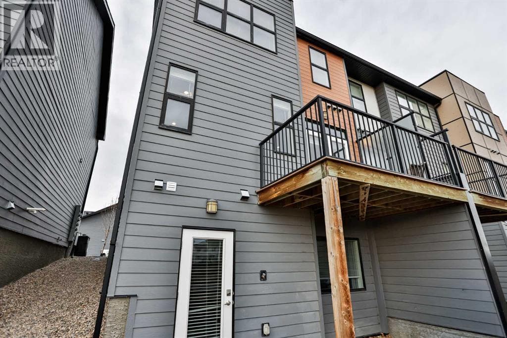 4, 73 Aquitania Circle W — photo 2
