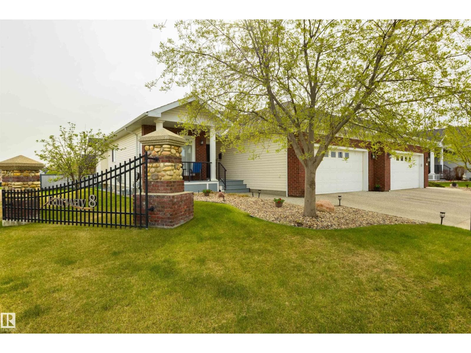 46 LONGVIEW CR — photo 2