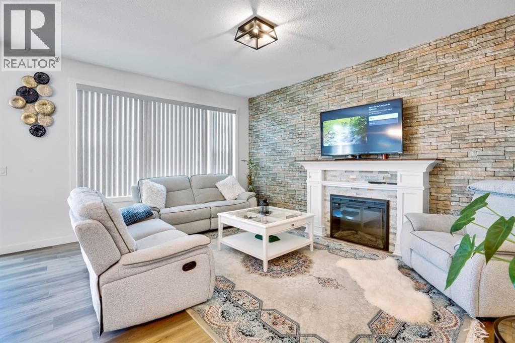 353 Walcrest View SE — photo 5