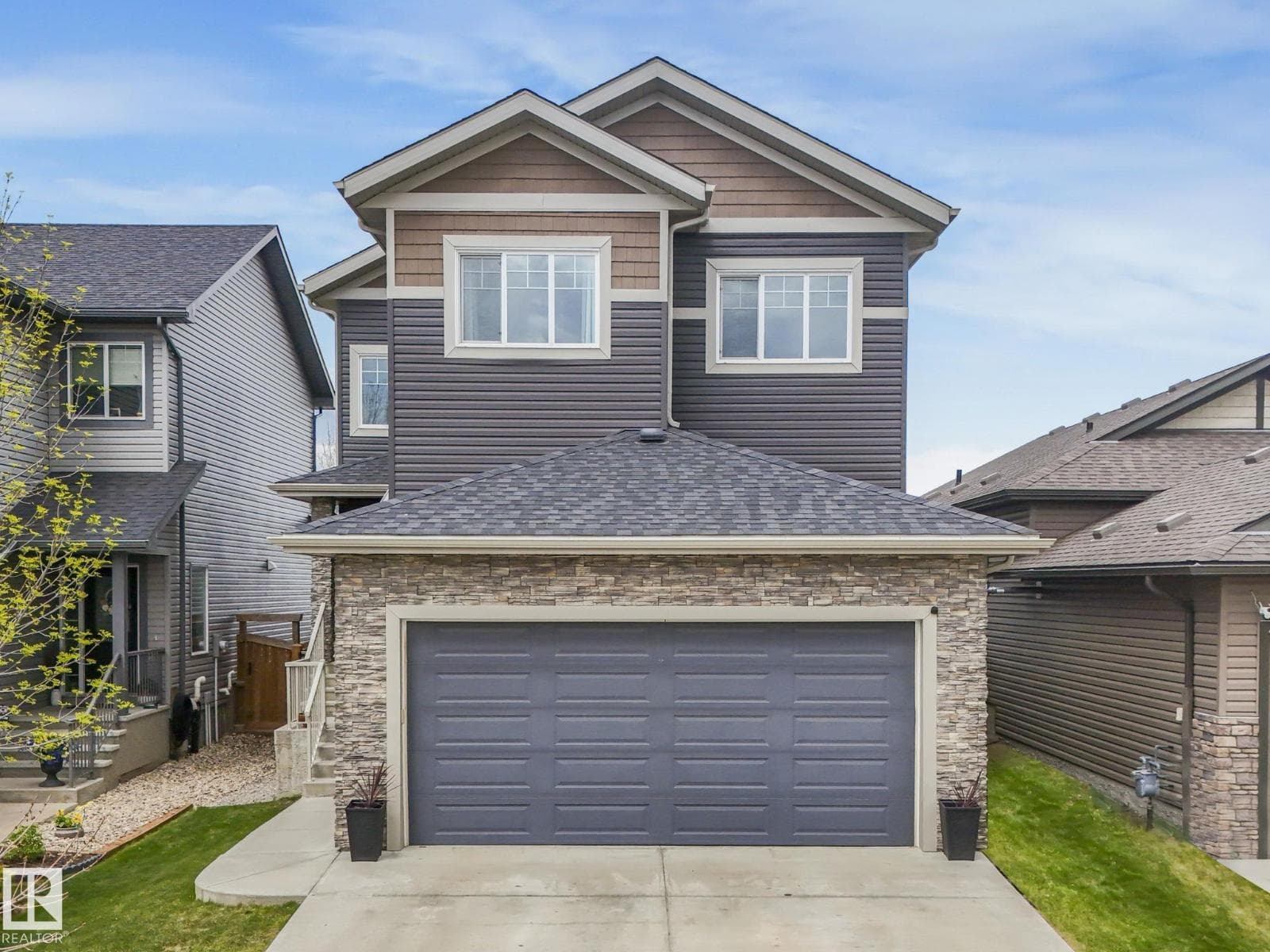 12 SANDALWOOD PL