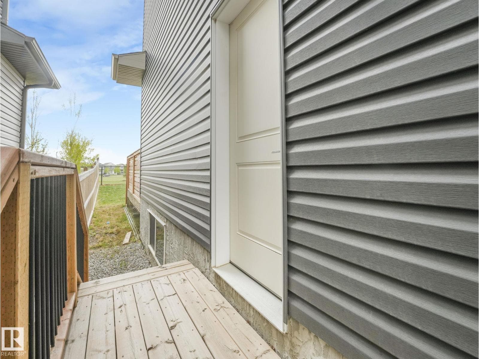 12 SANDALWOOD PL — photo 5