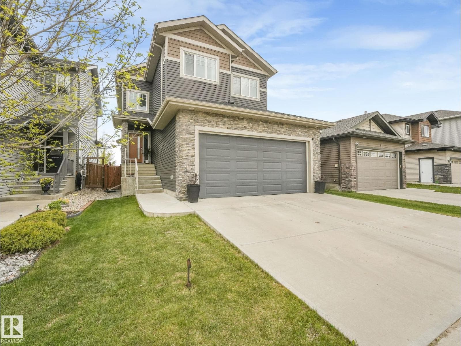 12 SANDALWOOD PL — photo 3
