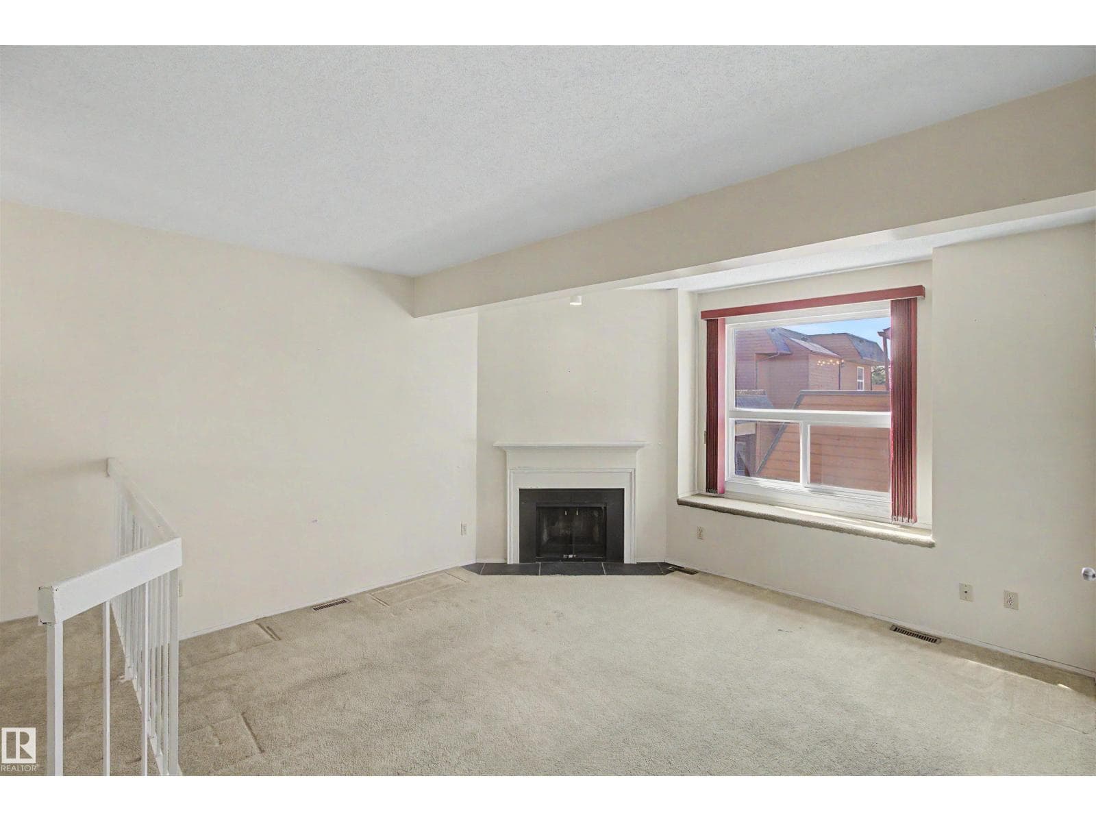 5953 40 AV NW — photo 3