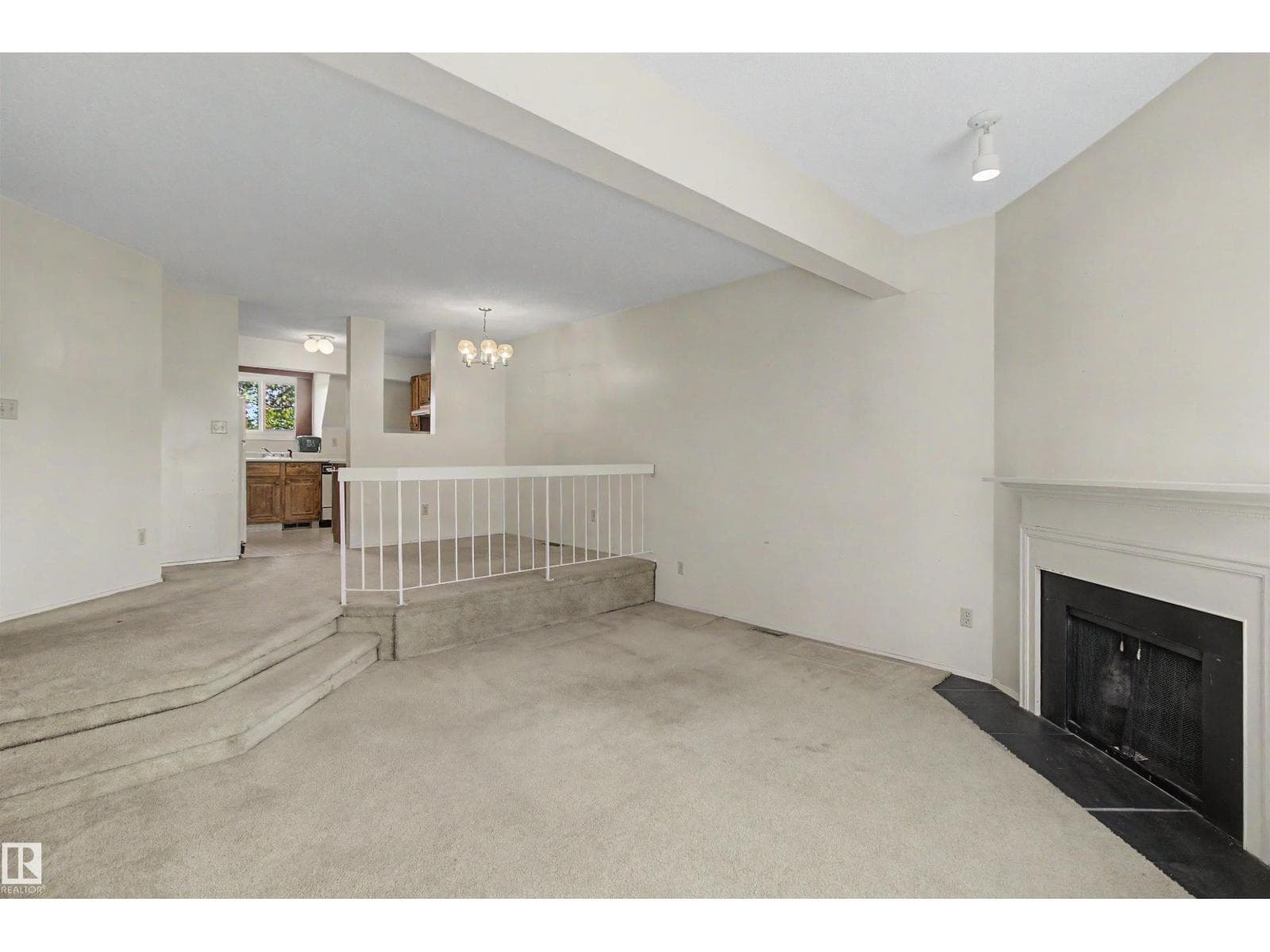 5953 40 AV NW — photo 4