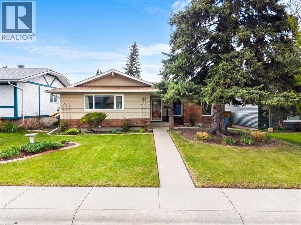 52 Lake Lucerne Close SE