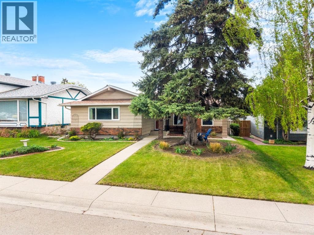 52 Lake Lucerne Close SE — photo 2
