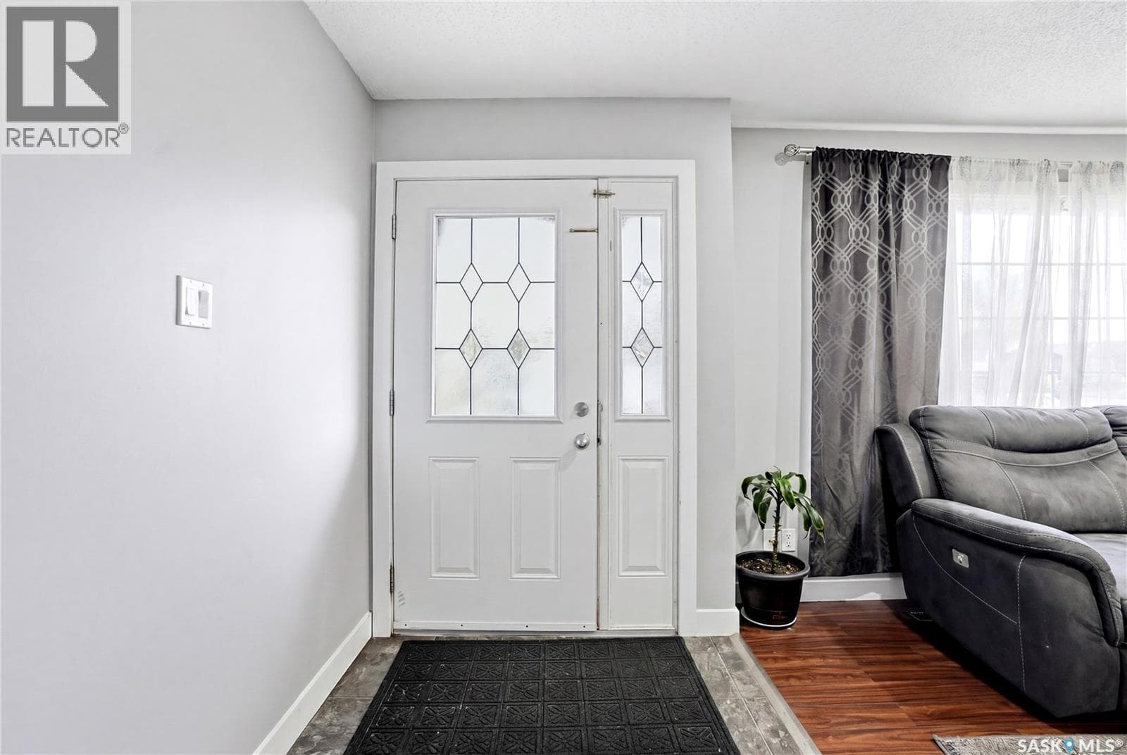 330 Devonshire CRESCENT — photo 3