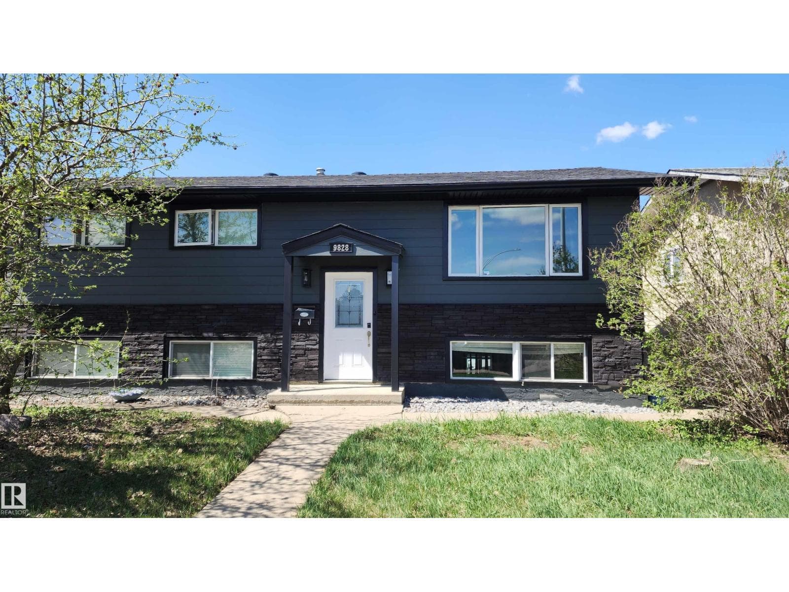 9828 169 ST NW