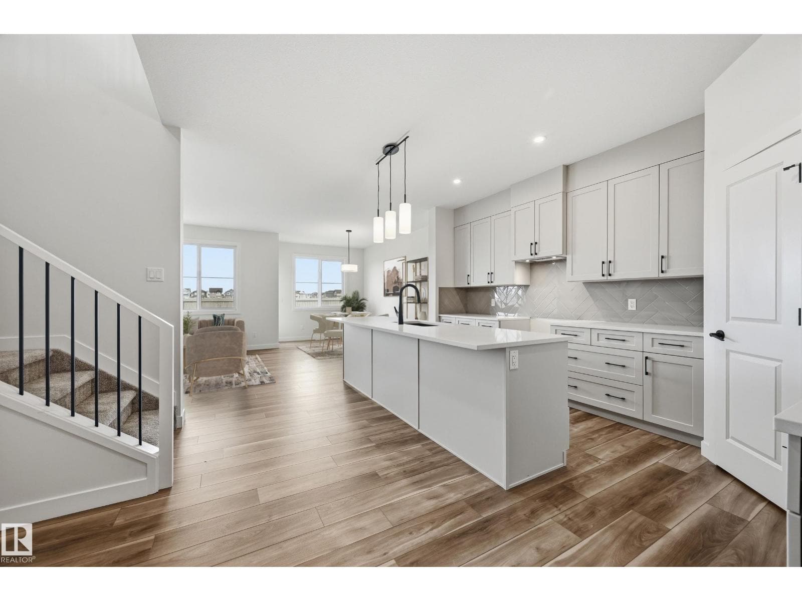 22376 90 AV NW — photo 4