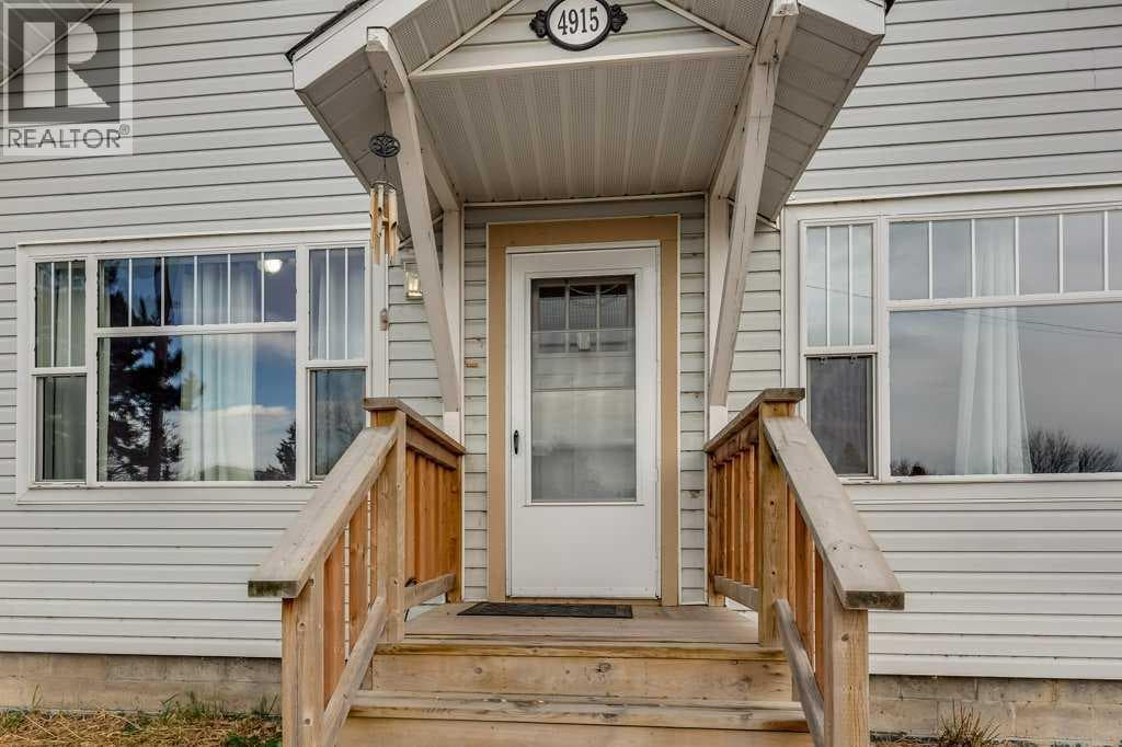 4915 44 Street — photo 3
