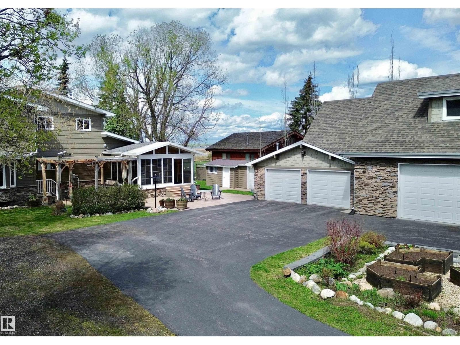 #4 54524 STE. ANNE TR — photo 2