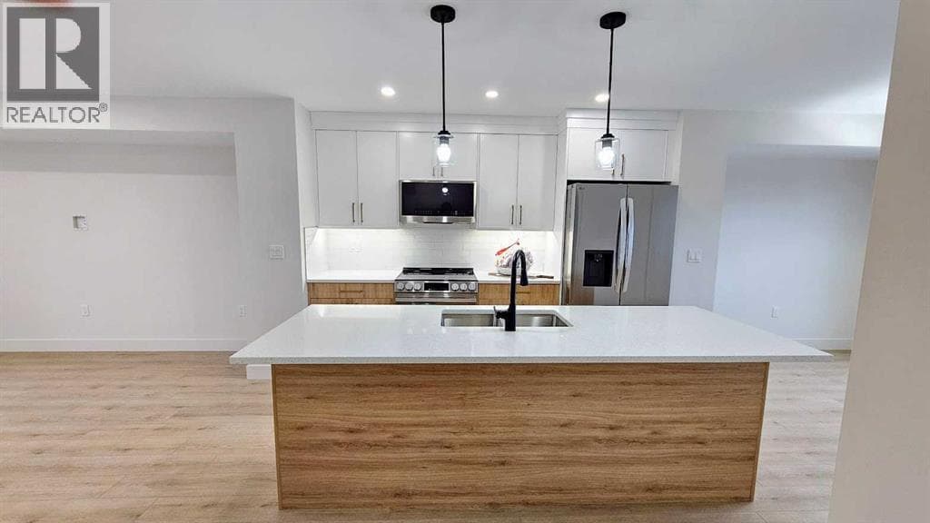 3, 106 4 Street NW — photo 5