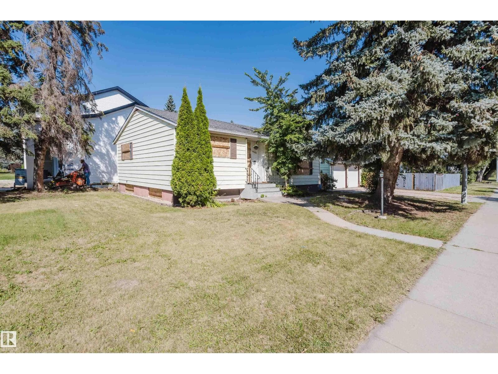 14632 95 AV NW
