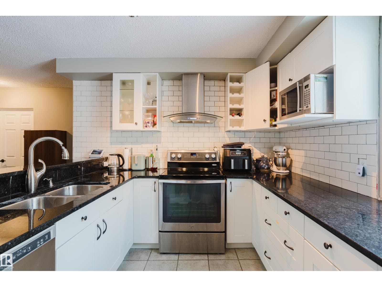 14632 95 AV NW — photo 4