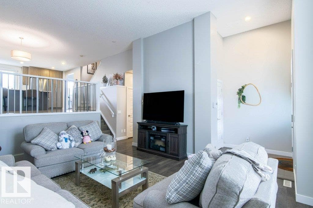 215 SOUTHFORK DR — photo 3