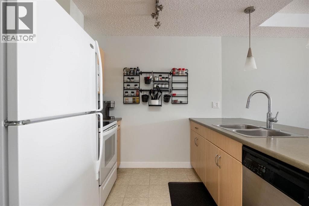 401, 136C Sandpiper Road — photo 4
