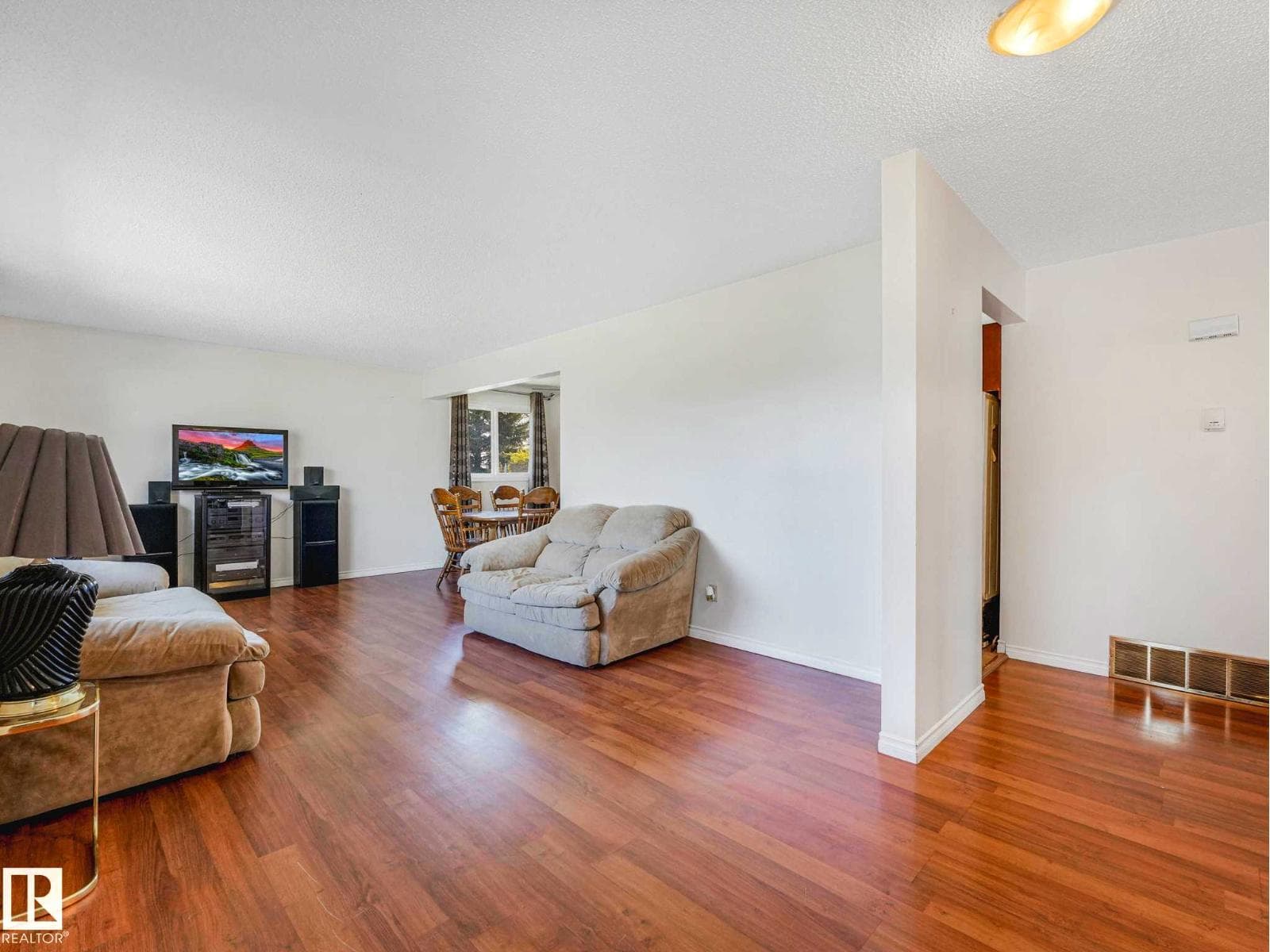 17603 84 AV NW NW — photo 4