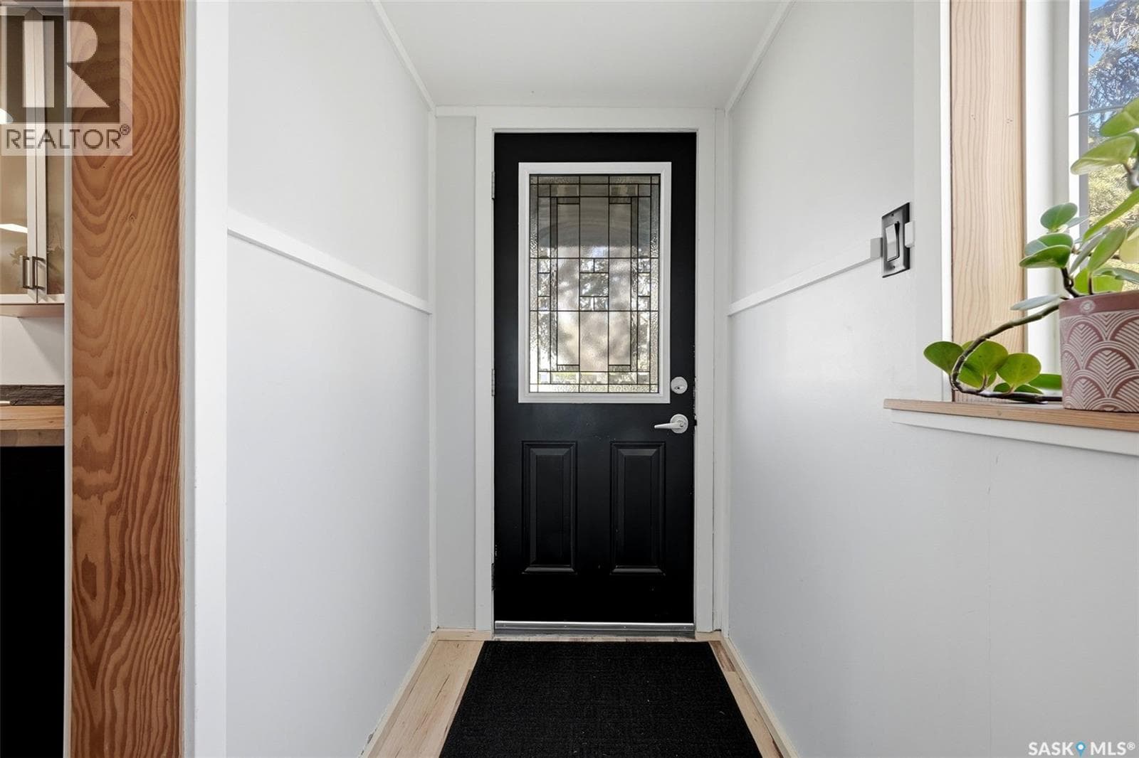 2803 McTavish STREET — photo 3