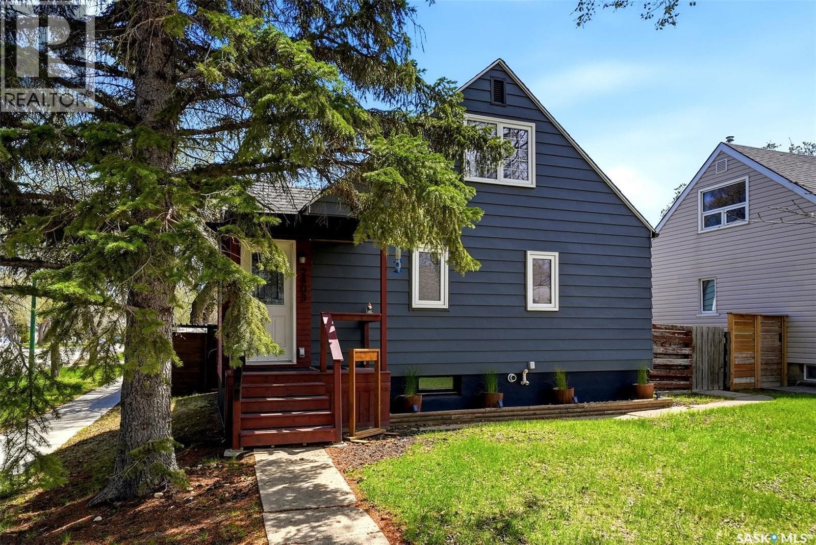 2803 McTavish STREET — photo 2