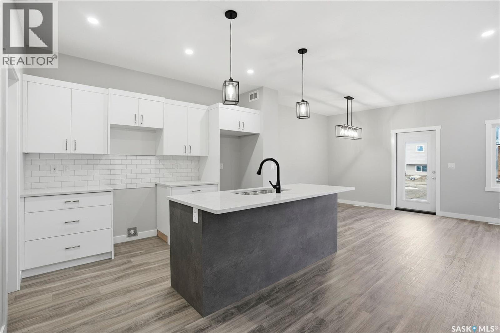 815 Brighton BOULEVARD — photo 5
