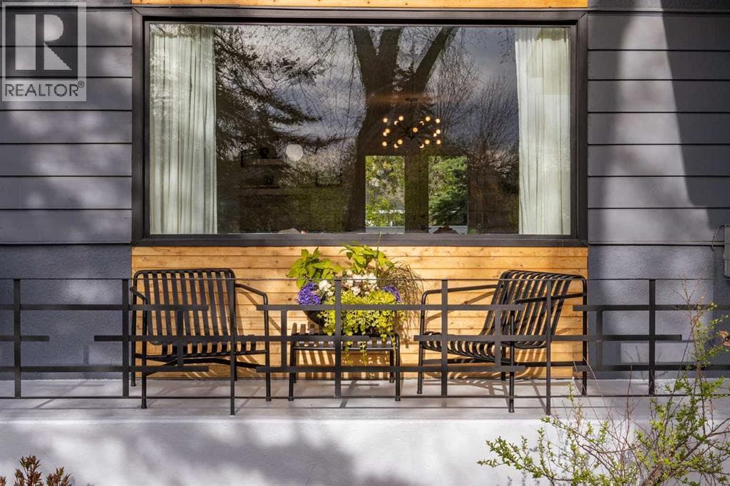 32 Westminster Drive SW — photo 3