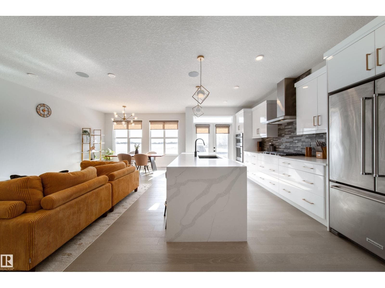 19 STURTZ PL — photo 3