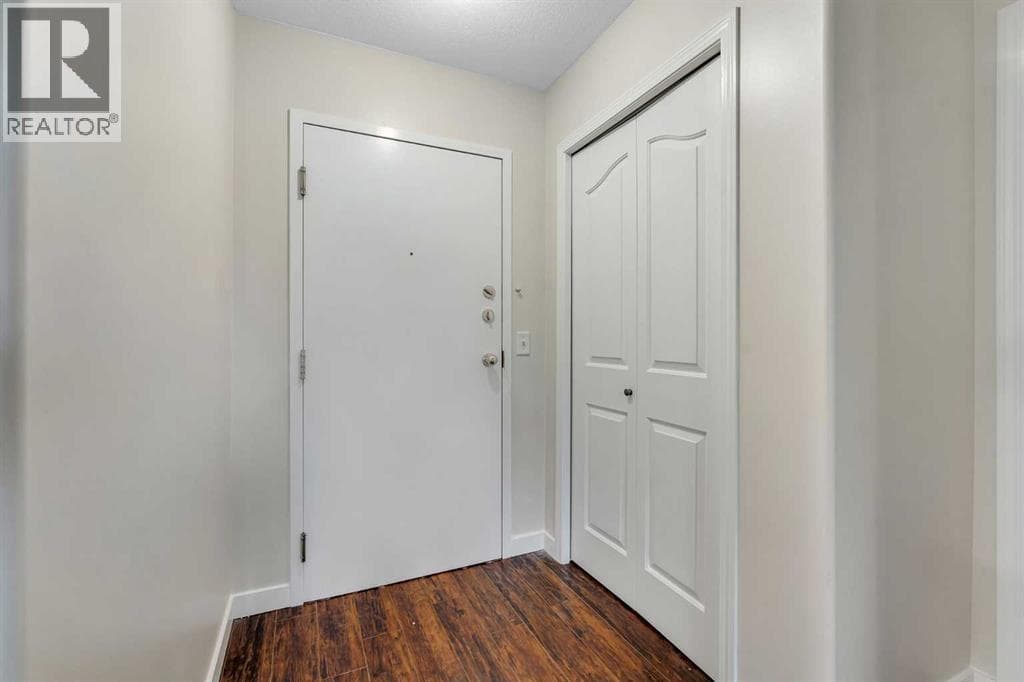 307, 1307 Valleyview Park SE — photo 4