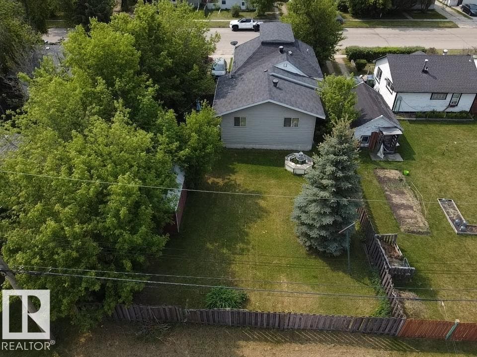 4612 47 AV — photo 3