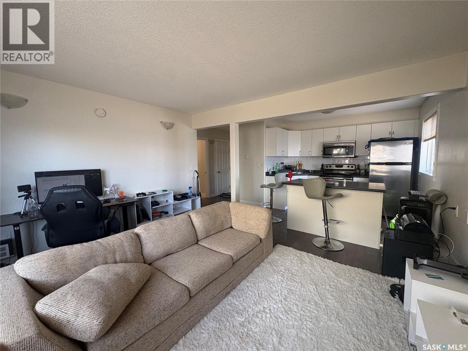 3 2060 Lorne STREET — photo 2