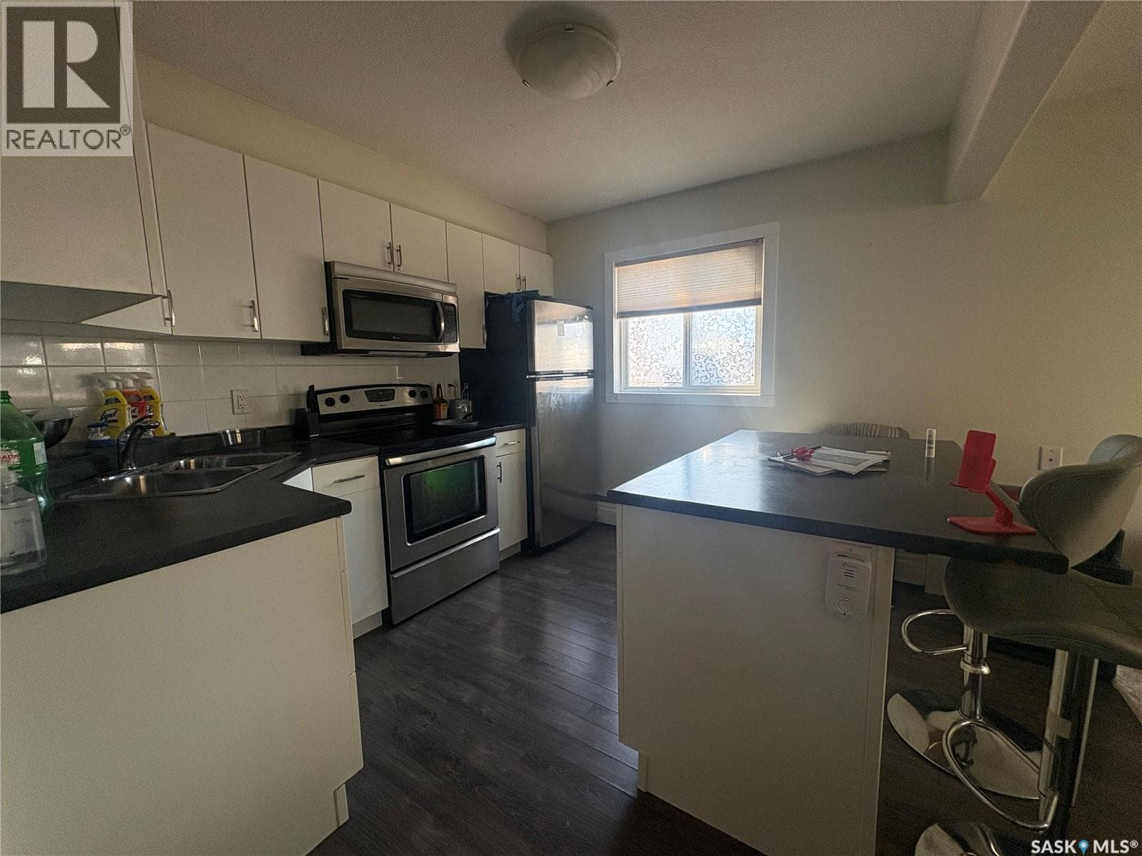 3 2060 Lorne STREET — photo 4