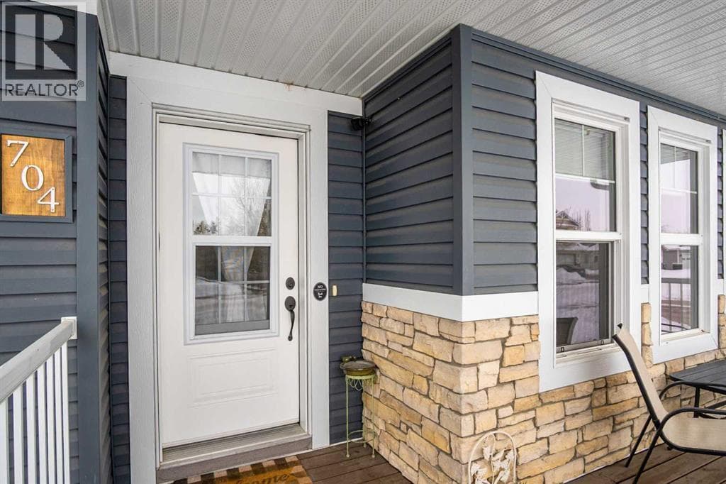 704 Stonehaven Drive — photo 3