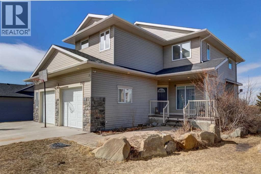 208 Railway Avenue — photo 2