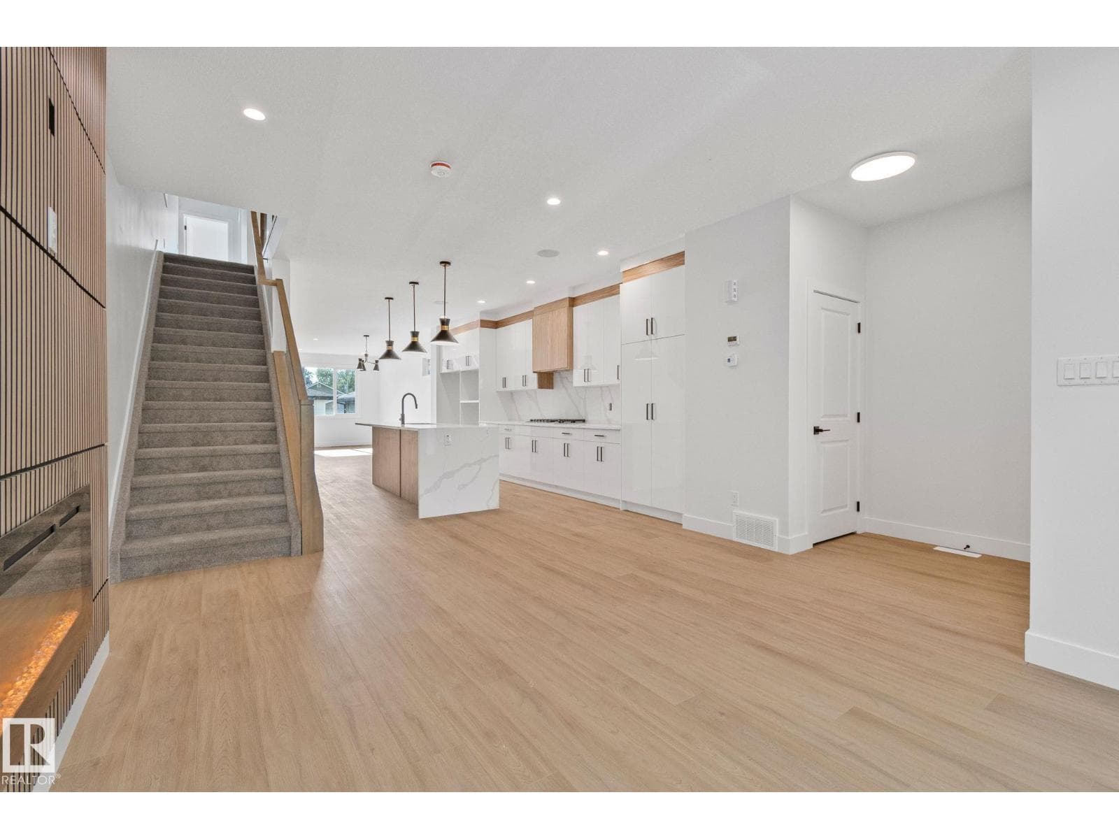 11140 126 ST E NW — photo 5