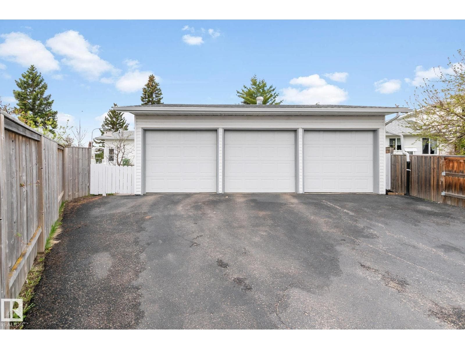 4611 Lakeshore DR — photo 3