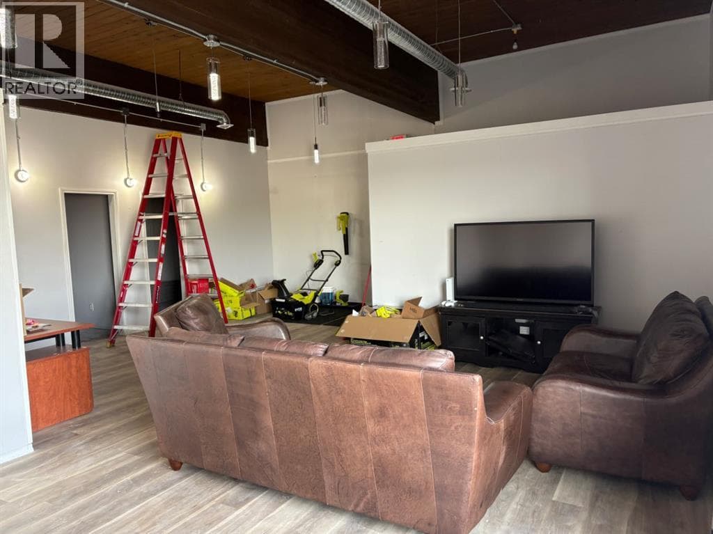 5203 51 Avenue — photo 3