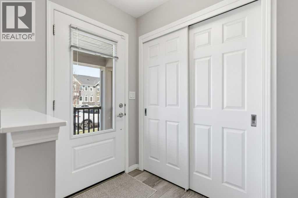 47 Yorkville Boulevard SW — photo 3