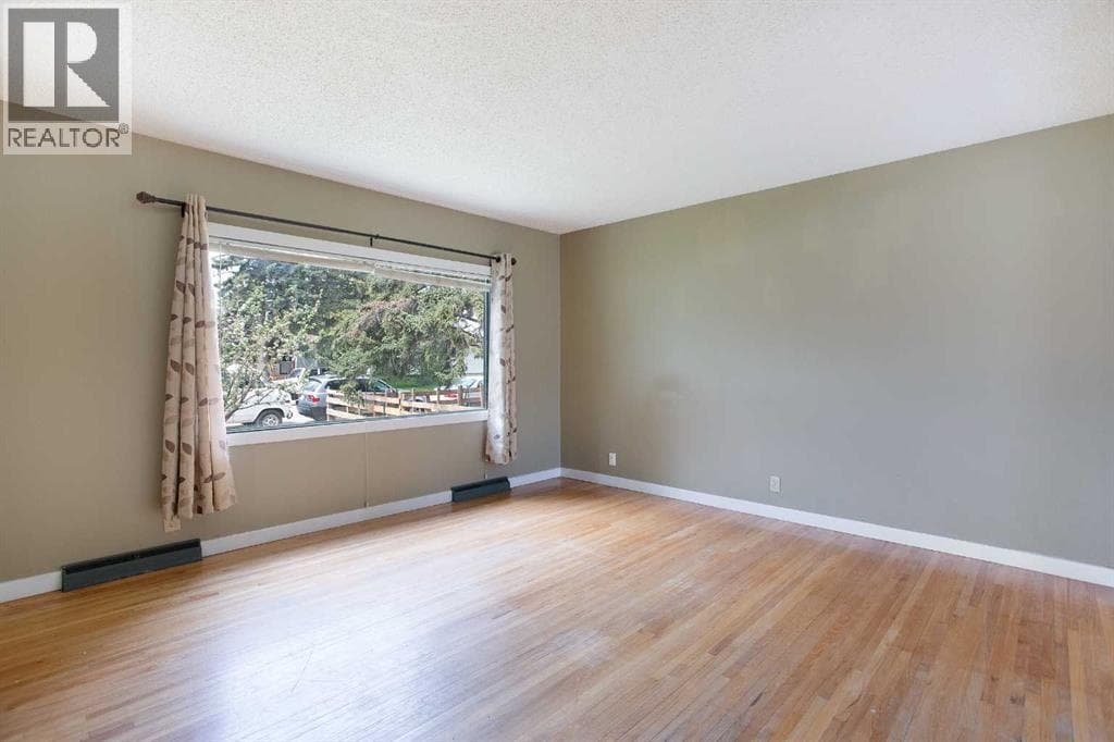 920 41 Street SE — photo 4