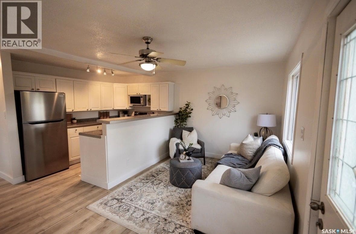 2070 Reynolds STREET — photo 3